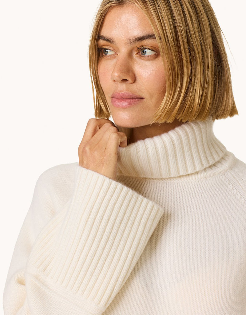 Unsubscribed Winter-Weight Cashmere Turtleneck Sweater