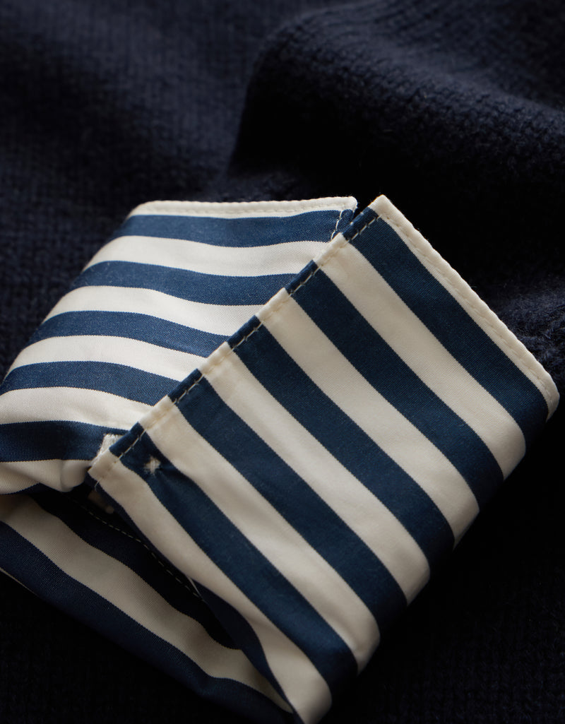 Unsubscribed Winter-Weight Cashmere U-Neck Sweater with Cuffs